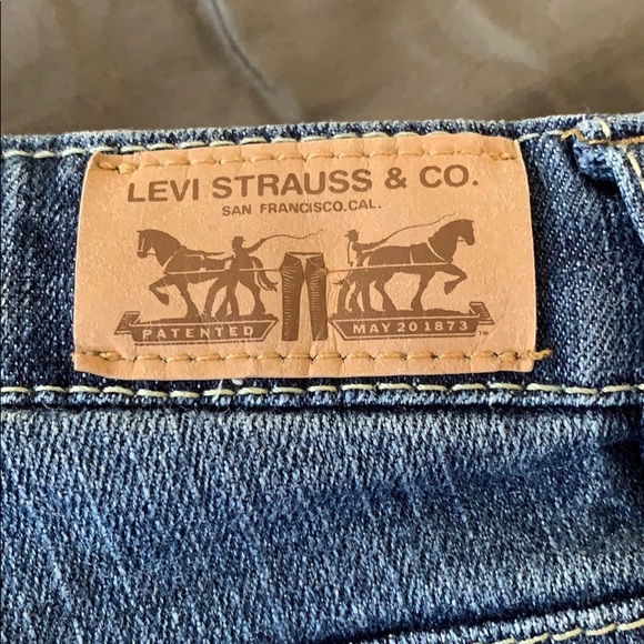 Levi’s girls denim shorty shorts! - Picture 4 of 5